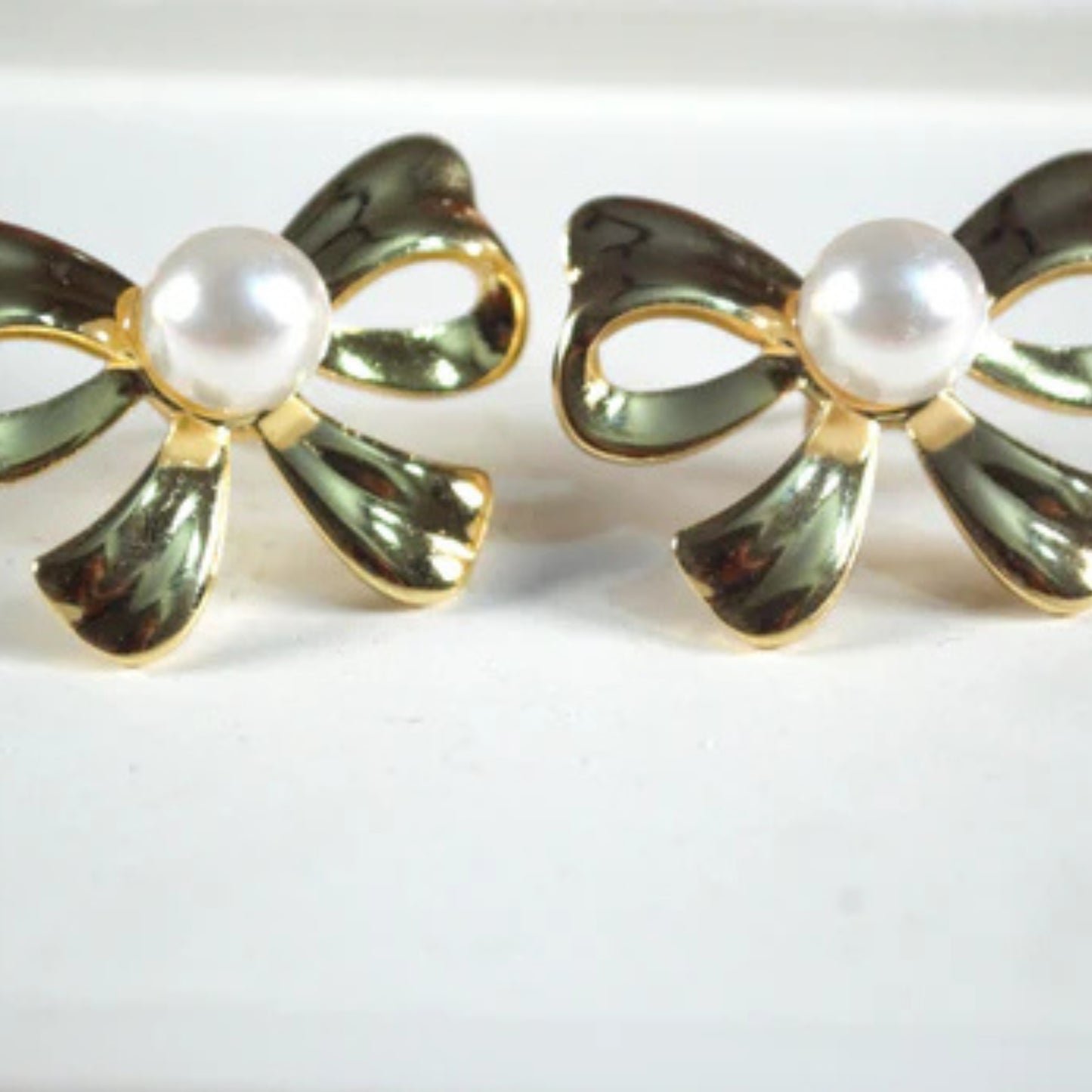 Bow Pearl
